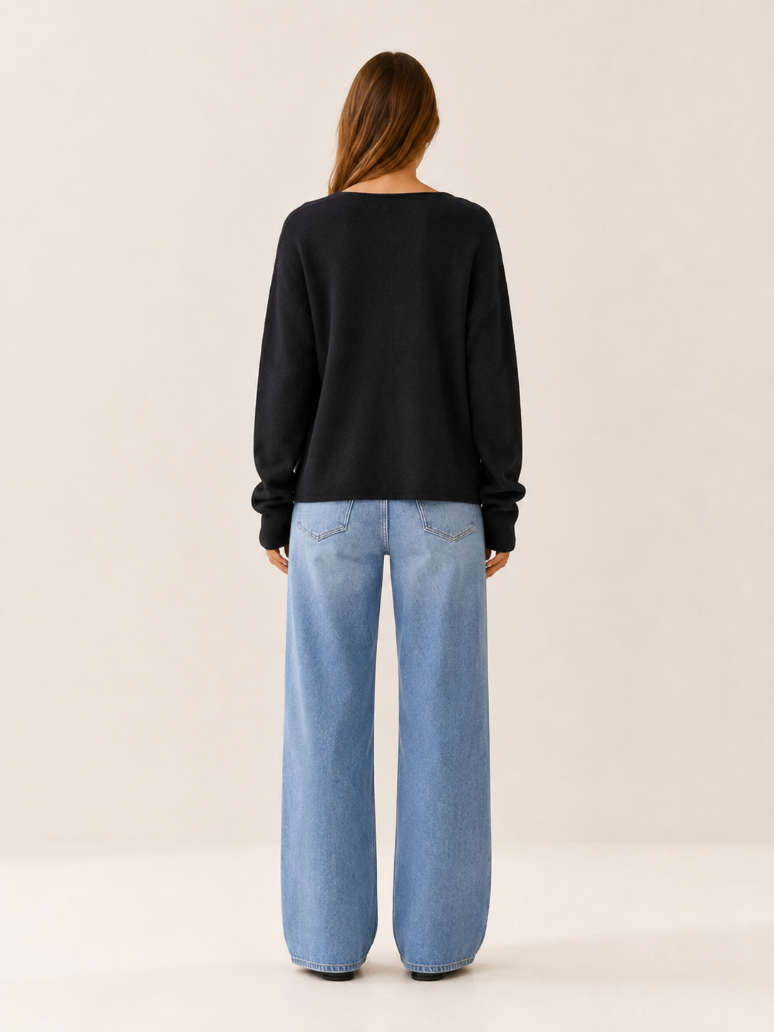 Eulalie | V-Neck Sweater with Center Seam and Relaxed Fit