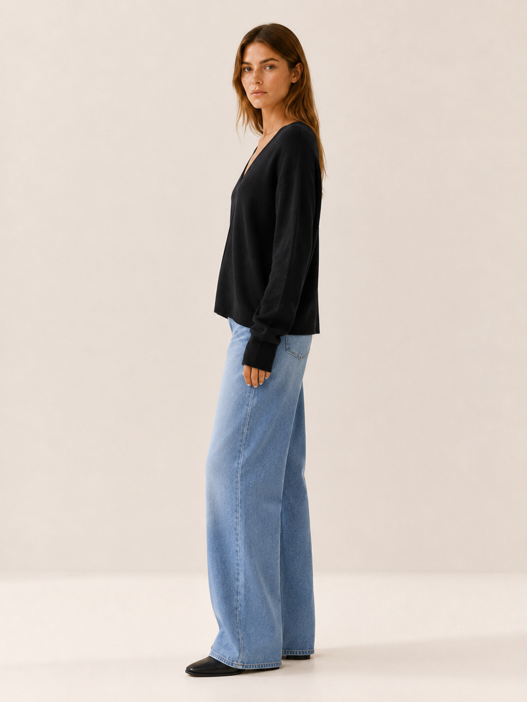 Eulalie | V-Neck Sweater with Center Seam and Relaxed Fit
