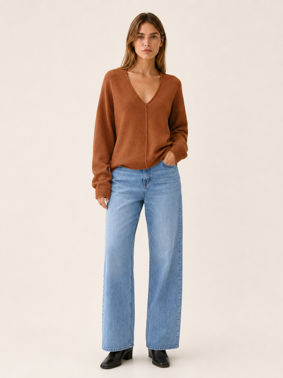 Eulalie | V-Neck Sweater with Center Seam and Relaxed Fit