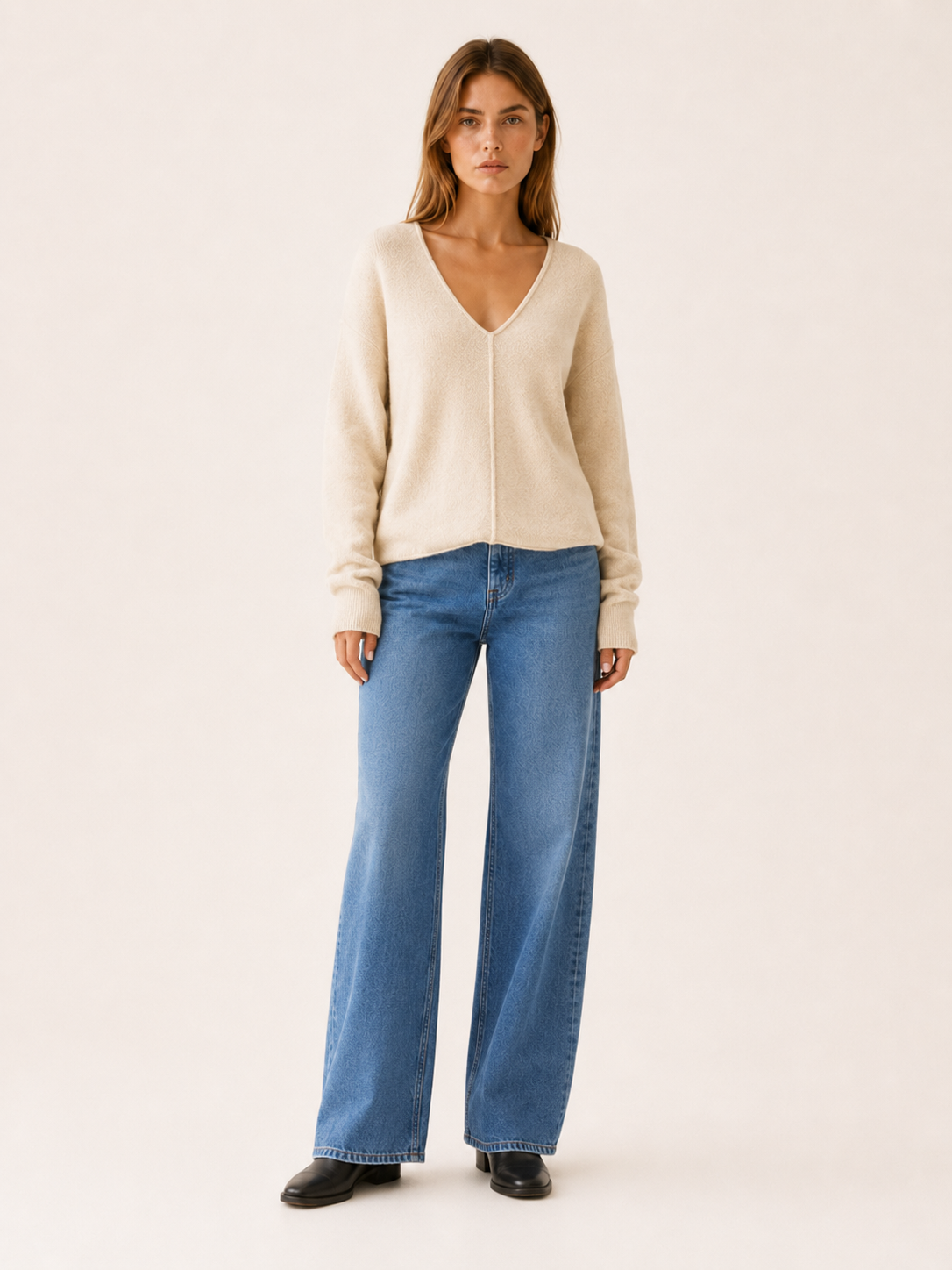 Eulalie | V-Neck Sweater with Center Seam and Relaxed Fit