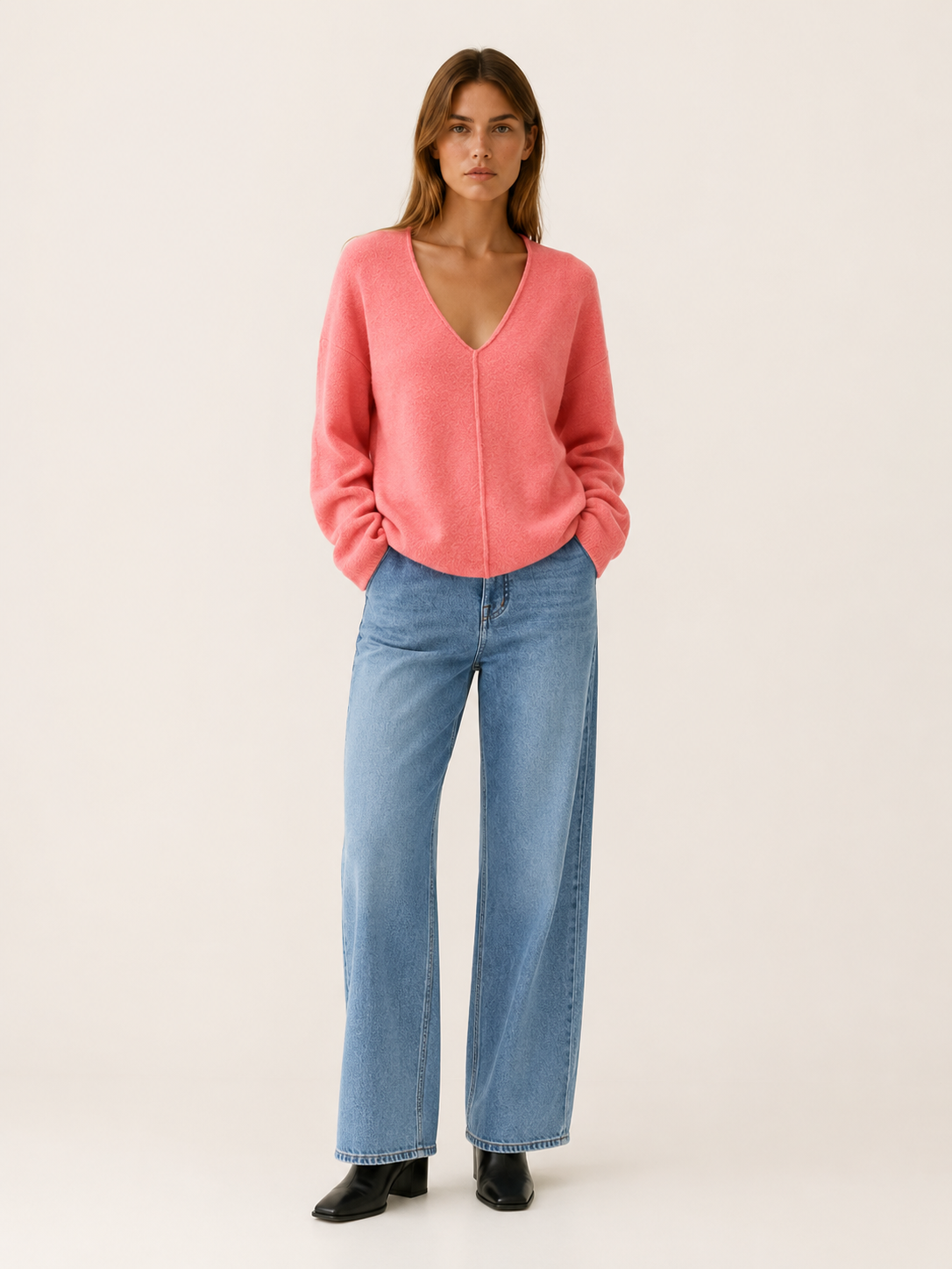 Eulalie | V-Neck Sweater with Center Seam and Relaxed Fit