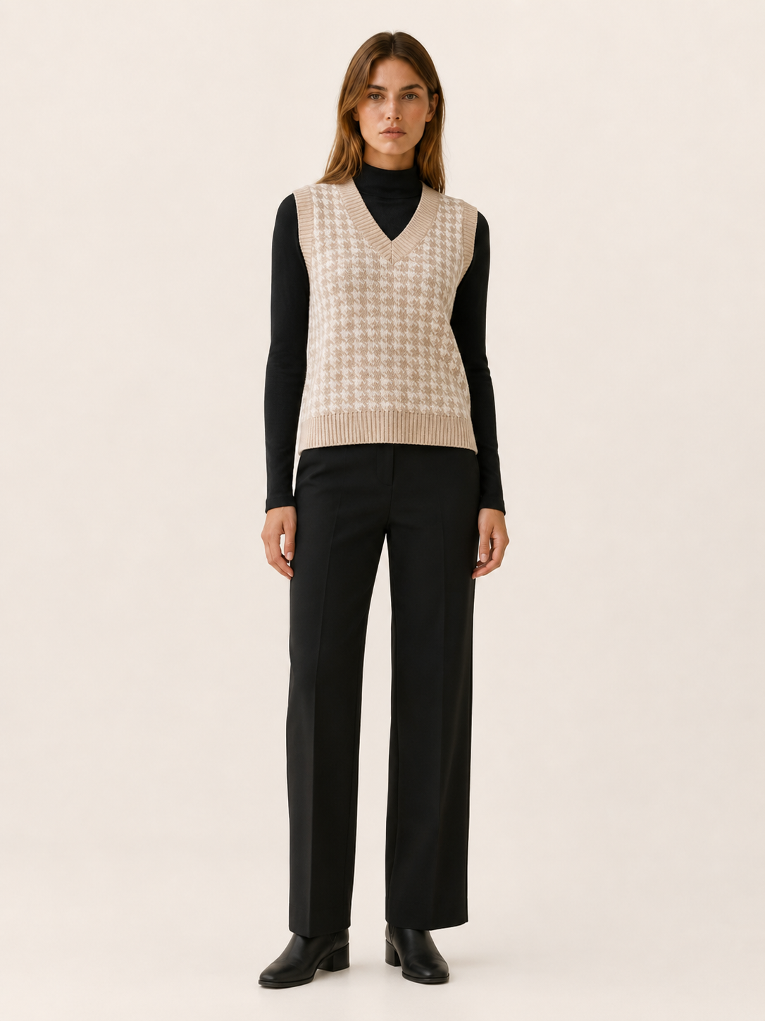 Evadne | Sweater Vest with Houndstooth Pattern and V-Neck