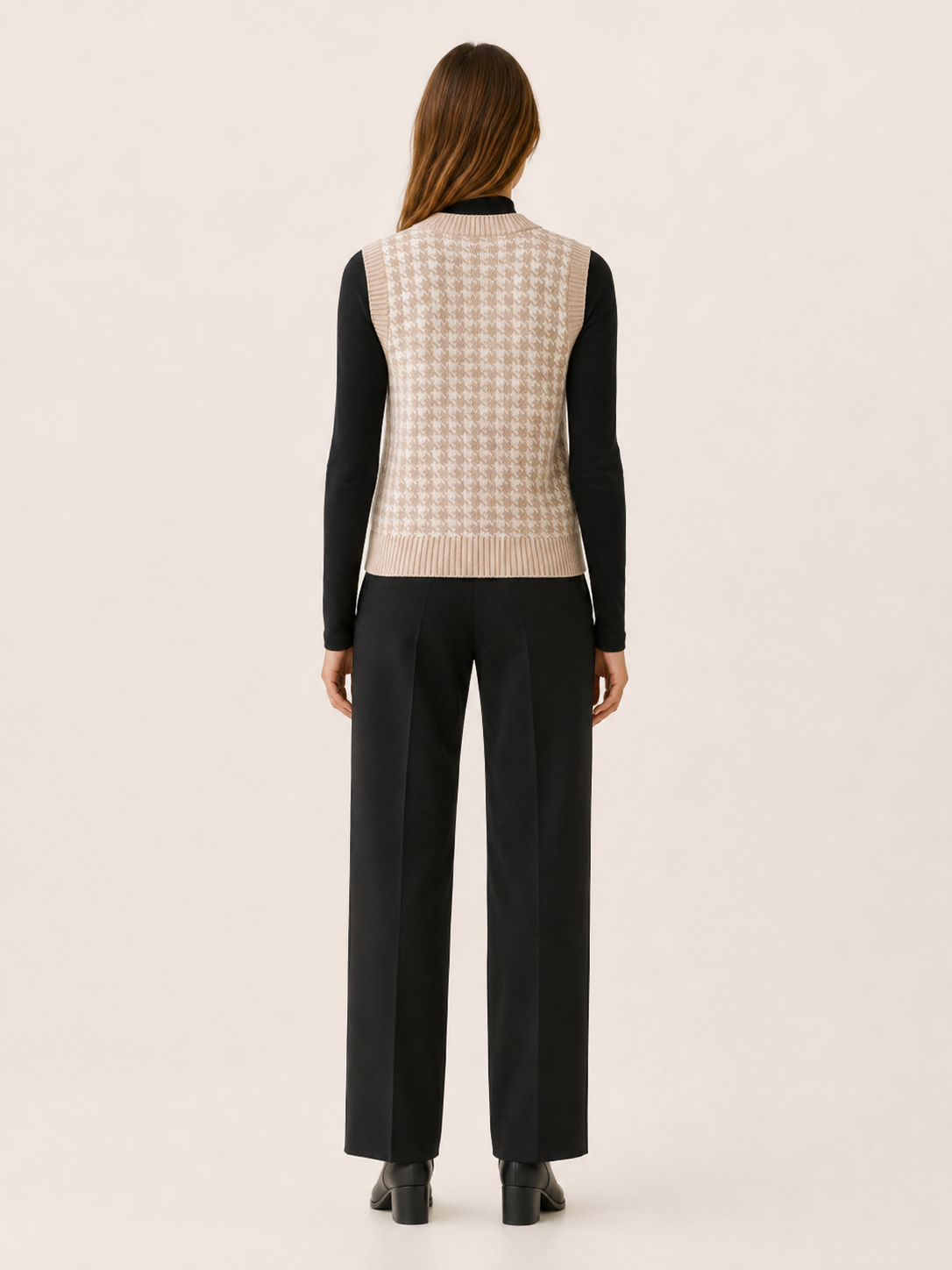 Evadne | Sweater Vest with Houndstooth Pattern and V-Neck