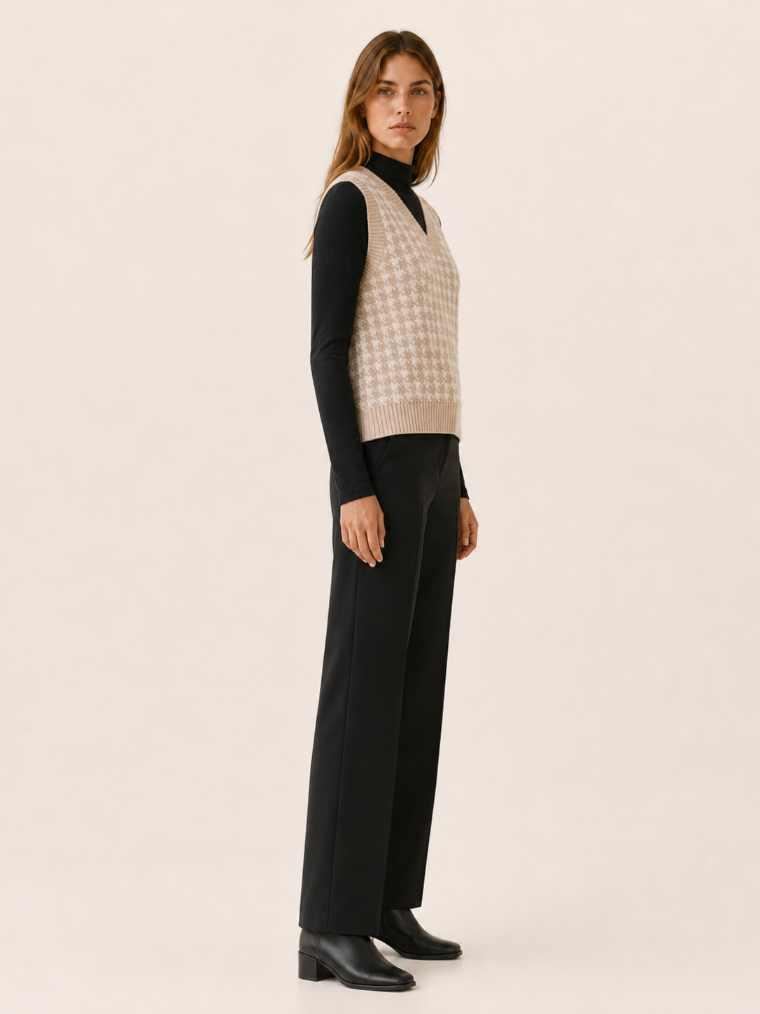 Evadne | Sweater Vest with Houndstooth Pattern and V-Neck