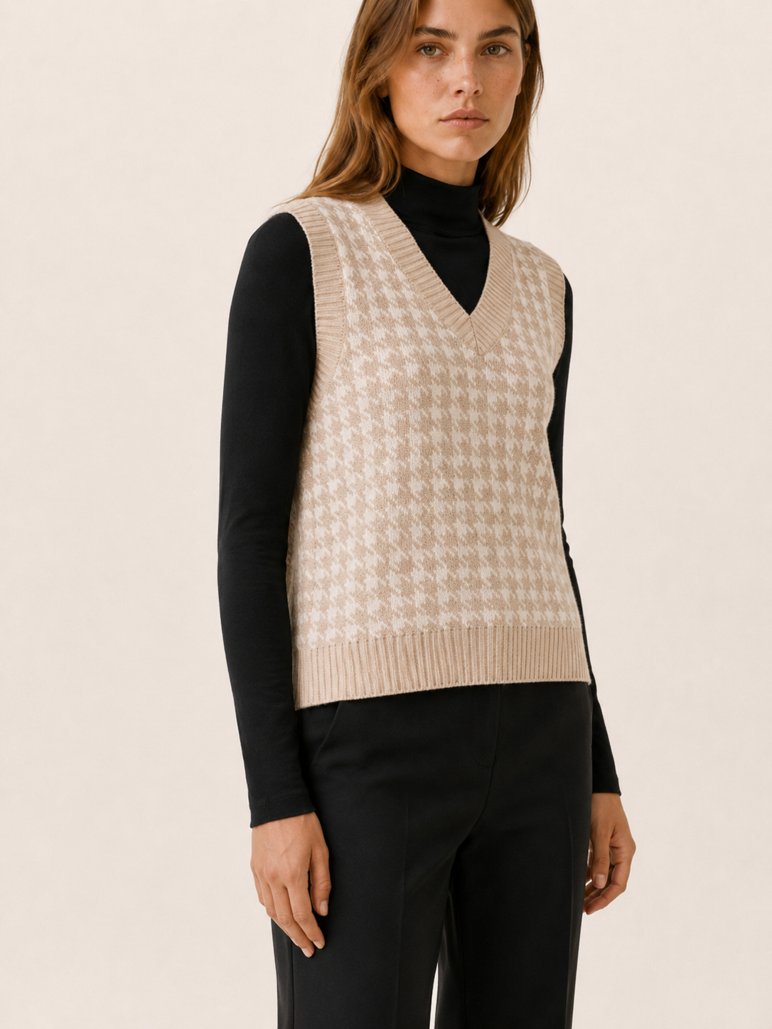 Evadne | Sweater Vest with Houndstooth Pattern and V-Neck