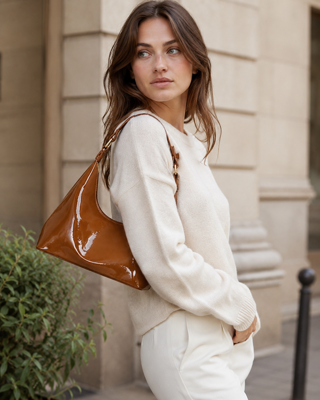 Ida | Patent Shoulder Bag with Curved Shape