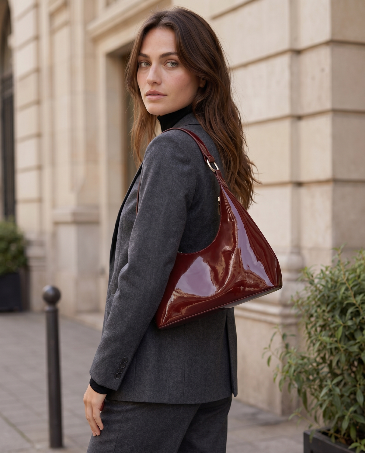 Ida | Patent Shoulder Bag with Curved Shape