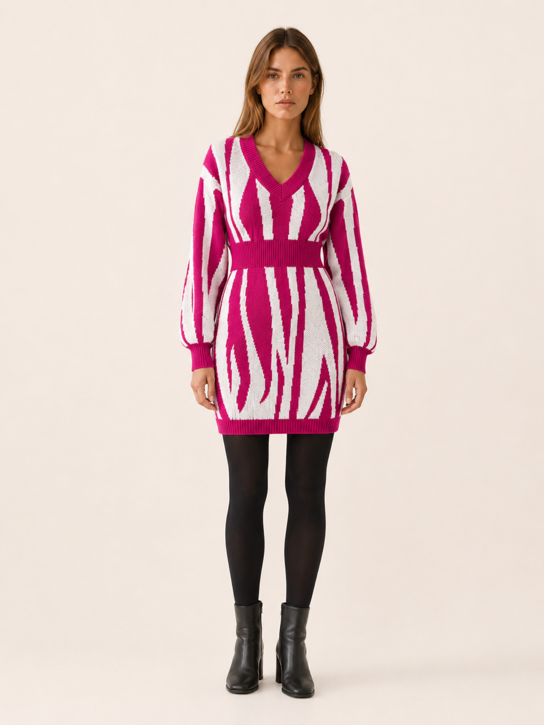 Vianne | Sweater Dress with Animal Print and V-Neck