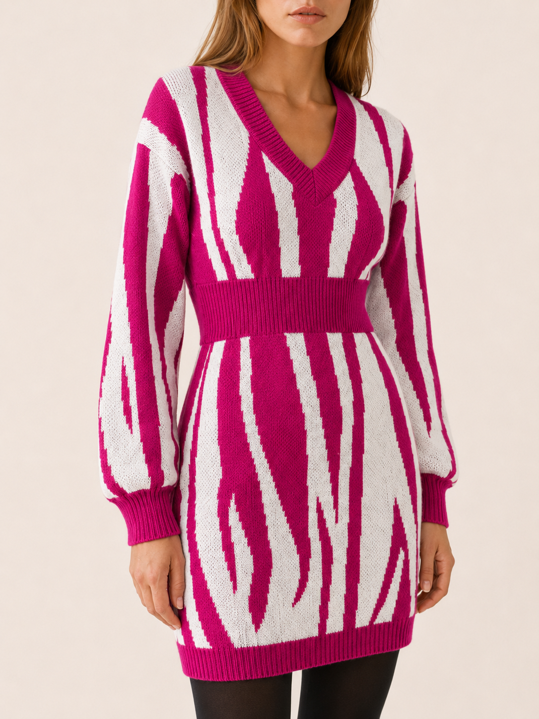 Vianne | Sweater Dress with Animal Print and V-Neck