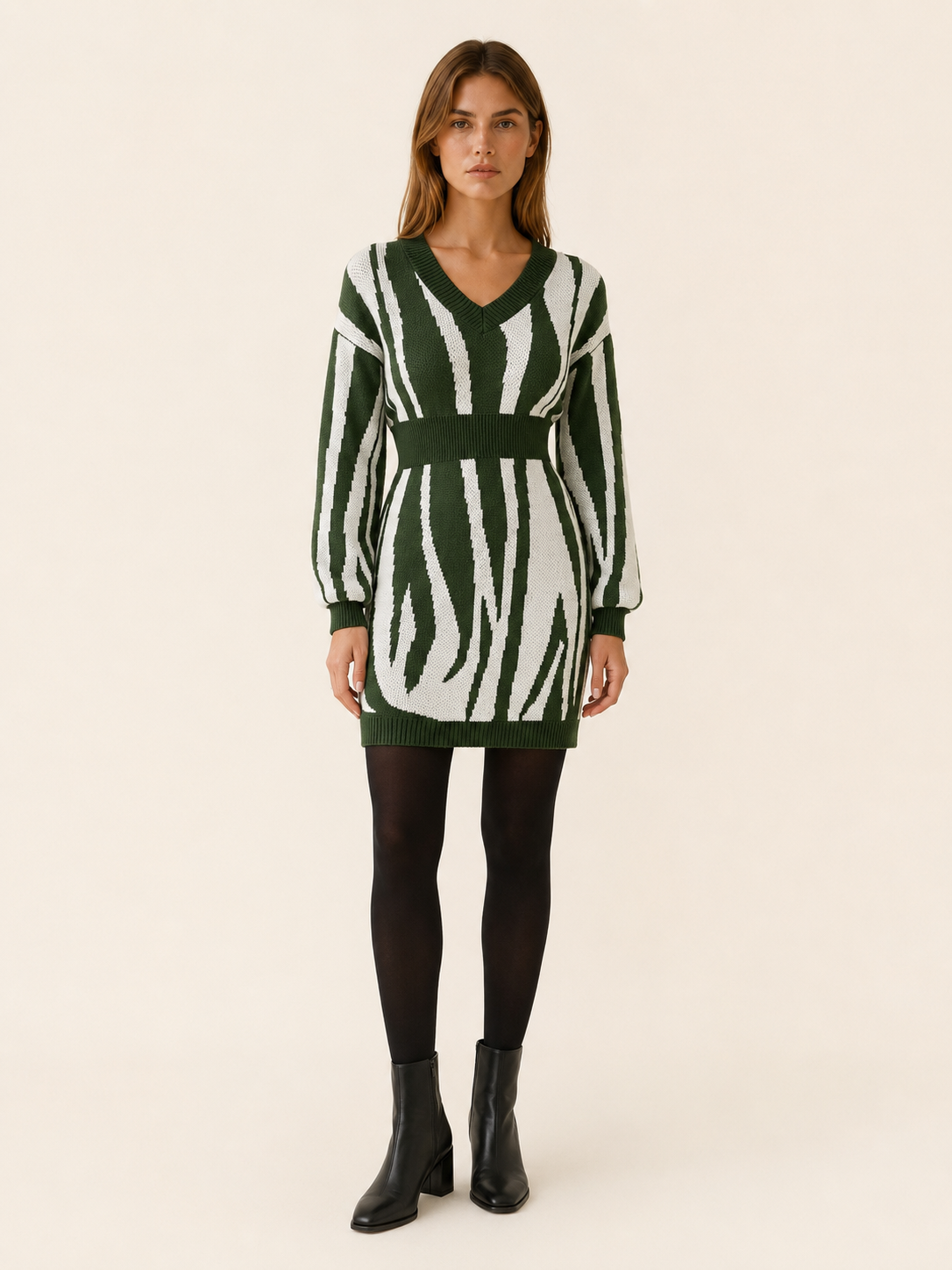 Vianne | Sweater Dress with Animal Print and V-Neck